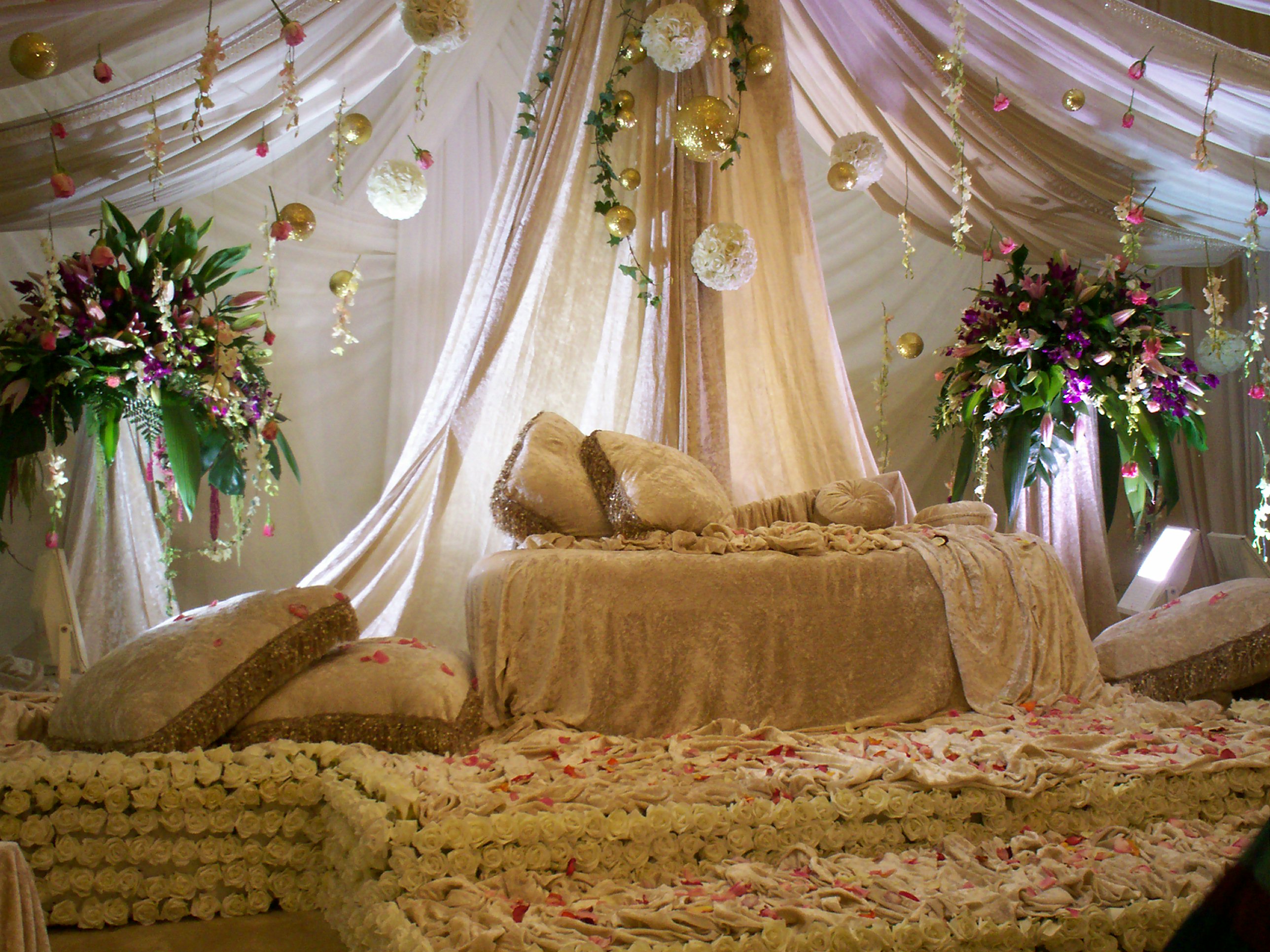 Indoor Wedding Decorations